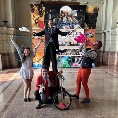 Show con 4 Artistas + DJ en vivo