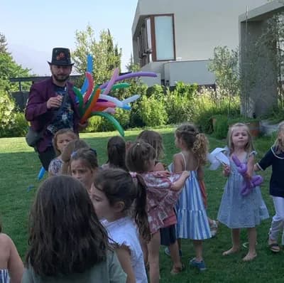 Show de Magia + juegos malabarismo + globoflexia y regalito 1 hra 40 min