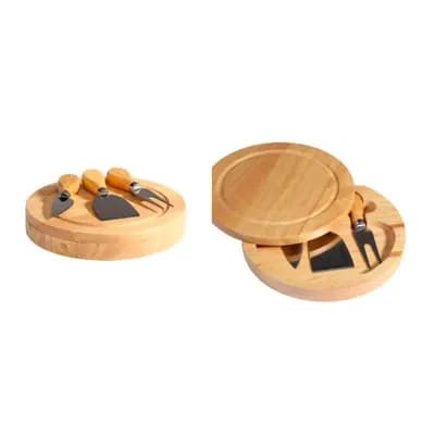 Tabla con 3 herramientas de corte para queso