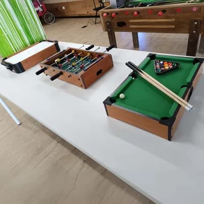 MESA CON 3 MINI JUEGOS