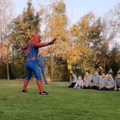 Spiderman (extra de mago/ malabarista/ juegos y competencias)